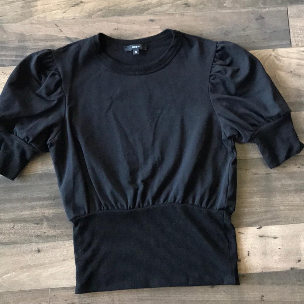 Gorgeous detail black top